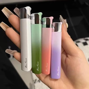 Briquet rechargeable en métal pour femme avec design compact coupe-vent – Accessoire élégant pour <span class=keywords><strong>cigarettes</strong></span> et cadeau - Product Image 2