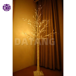 Lumière LED d'extérieur élégante et étanche en forme de bouleau pour décorations de parcs, de places publiques et de jardins – En vente - Product Image 2