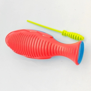 Guiro de Plástico con Forma de Pez al por Mayor con Raspador Dentado para la Educación Temprana de los Niños sobre la Imitación de Sonidos Naturales - Product Image 4