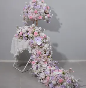 인공 꽃 공을 가진 주문 결혼식 축제 테이블 중심 조각