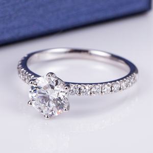 Anillo de Oro Blanco de 9k con Moissanita Solitario de Messi Gems, Corte Brillante Redondo, Anillo de Regalo de Oro con Moissanita - Product Image 3