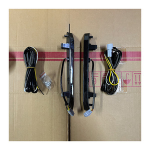 Suministro exclusivo transfronterizo para el nuevo modelo Tundra 2022-2024 con luces diurnas y luces de parrilla con detalles en amarillo. - Product Image 3