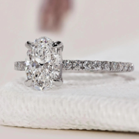 Anillo de Compromiso Solitario con Diamante Cultivado en Laboratorio de 2 Quilates, Corte Ovalado, Cuatro Puntas, Banda Pavé, Oro Sólido de 10K/14K/18K, Certificado IGI, CVD/HPHT, Personalizado