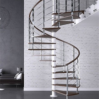 Escalier en colimaçon moderne et peu encombrant en acier au carbone pour appartement résidentiel