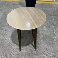 Table d'appoint moderne pour salon en marbre italien beige avec pieds en acier inoxydable poli convertible et plaqué PVD