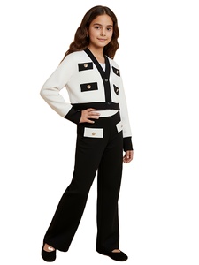 Cardigan Trendy da Ragazza con Scollo a V e Maniche Lunghe, Pantaloni a Vita Alta in Maglia, Bottoni Decorativi Dorati, Completo Morbido in Poliestere/Elastan - Product Image 1