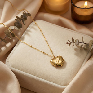 Collana con Ciondolo a Cuore Abbracciato in Acciaio Inossidabile per Donne, Gioiello di Alta Qualità, Regalo per l'Ufficio - Product Image 3