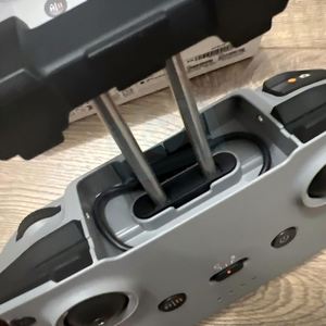 รีโมทคอนโทรล HFT Professional RC-N3 สำหรับ Neo/Air 3/Mini 4 Pro 2 ตัวเครื่องทำจากอลูมิเนียมอัลลอย แบตเตอรี่ใช้งานได้นาน 3.5 ชั่วโมง อุปกรณ์เสริมสำหรับโดรน - Product Image 4