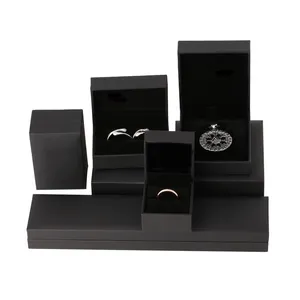 Boîte à bijoux en cuir noir avec Logo personnalisé, boîte d'emballage de bijoux, boucles d'oreille, Bracelet, pendentif, coffret de bagues, vente en gros, pièces