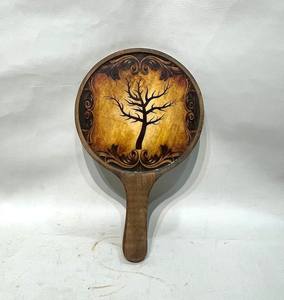 Plateau en bois artisanal en forme d'arbre, nommé Hearth, issu de la collection artistique de designers spécialisés dans les objets inspirés des arbres. - Product Image 1