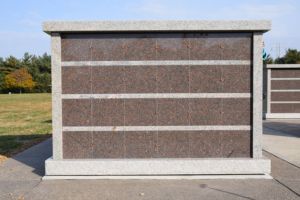 Pierre tombale en granit gris - Design américain traditionnel - Garantie 1 an - Utilisation en cimetière - Product Image 5