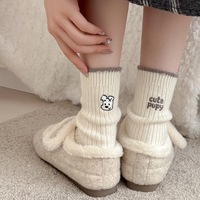 Meilleures ventes d'automne et d'hiver : chaussettes en laine à motif de chien de dessin animé, chaussettes épaisses et chaudes mi-mollet brodées pour femmes