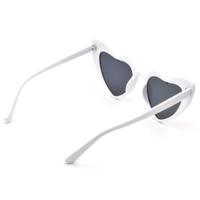 Vente en gros de lunettes de soleil 2024 de haute qualité, blanches et mignonnes pour femmes, avec cœur d'amour de luxe, lunettes d'été pour femmes