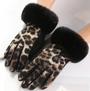 Girls Women <strong>Leopard</strong> <strong>Printed</strong> <strong>Glove</strong> With Faux Fur Trim on Cuff and Touchscreen Fingers - Product Image 3