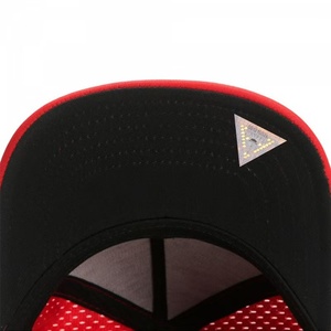 Casquette à visière plate en maille rouge, respirante et à séchage rapide, pour adultes, idéale pour l'alpinisme et la conduite de camion, personnalisable. - Product Image 4