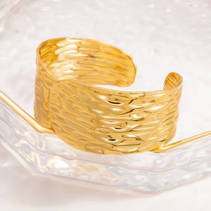 Pulsera Personalizada de Oro de 18K y Acero Inoxidable con Diseño de Boca Abierta para Niñas, Amuleto Moderno con Característica Antidesvanecimiento para Aniversarios - Product Image 3