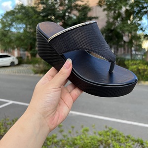 Sandalias de Plataforma con Tiras y Adornos Metálicos de Alta Calidad para Mujer, Versátiles para Exteriores, Fáciles de Poner - Product Image 5