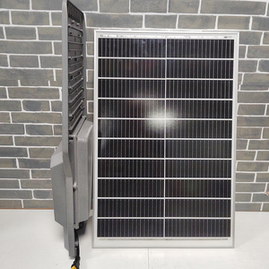 ไฟถนนโซลาร์เซลล์แบบแยกส่วน 200W/300W/400W/500W DC IP65 ความสว่างสูง 5054 LED ตัวเรือนอะลูมิเนียม มาตรฐาน RoHS พร้อมแบตเตอรี่สำหรับให้แสงสว่างบนถนน - Product Image 2