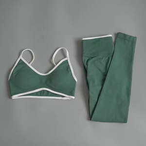 Conjunto <span class=keywords><strong>Deportivo</strong></span> para <span class=keywords><strong>Mujer</strong></span> con <span class=keywords><strong>Chaleco</strong></span> y Shorts sin Costuras Atuendo de Fitness Moderno y Transpirable para Yoga - Product Image 3