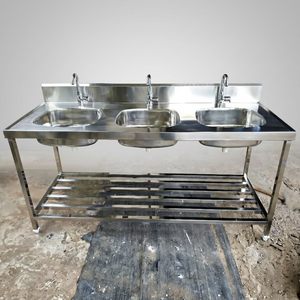 Mesa de Trabajo Comercial de Acero Inoxidable con Fregadero de 3 Cubetas, Estación de Lavado de Cocina con Fregadero Individual y Estante Inferior - Product Image 1