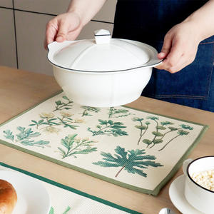 Napperons carrés en polyester imprimés de fleurs fraîches, épais et lavables, style pastoral, avec motifs de coccinelles et de plantes - Product Image 4