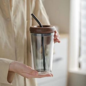 Copo de Vidro Borossilicato Reutilizável de 370ml com Tampa de Vidro e Canudo, Feito à Mão, Isolado, em Promoção - Product Image 2