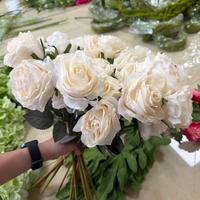 Bouquet di Seta Artigianale All'Ingrosso, Fiore Artificiale di Rosa Retrò di Alta Qualità a 7 Teste per Decorazioni di Ringraziamento, Matrimoni ed Eventi Domestici