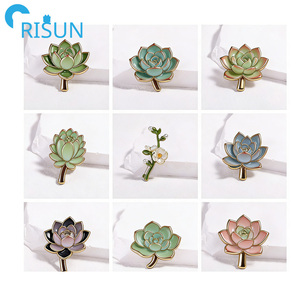 En gros, Pin's en émail à thème forestier, motif plantes vertes, fleurs, feuilles, arbres, feuilles d'érable, saules, <span class=keywords><strong>avec</strong></span> logo personnalisé, pour revers - Product Image 4