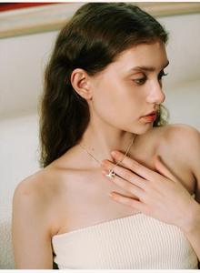 Serie 'Ode alla Libertà': Collana con Ciondolo Miniatura di Stella, Luna e Colomba in Oro 18k Stile Greco Antico - Product Image 3