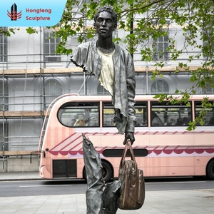 Sculpture de voyageur humain moderne en bronze gravée sur mesure, inspirée de <span class=keywords><strong>Marseille</strong></span>, figurine creuse, statue extérieure, art surréaliste perdu - Product Image 5