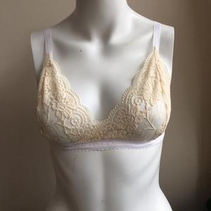 Bralette de Encaje Crema Hecho a Mano con Amor - Product Image 1