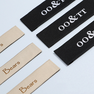 Étiquettes de vêtements en satin tissé personnalisées en gros, OEM, logo 3D gaufré, découpé au laser, écologique, à coudre ou thermocollant pour vêtements - Product Image 4