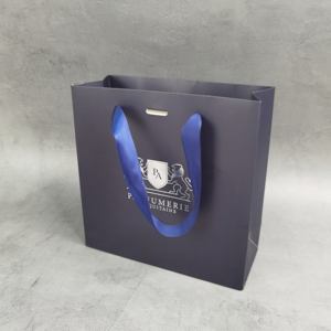 Bolsas de Compra de Papel Azul Marino Personalizadas con Asas de Cinta de Satén Azul Rey - Bolsas de Regalo de Lujo para Perfumes y Cosméticos - Product Image 5