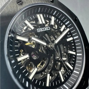 Reloj Deportivo de Lujo con Esfera Hueca, Caja de Acero Inoxidable, Cristal de Zafiro, 41 mm de Diámetro, Movimiento NH70, Calendario y Resistencia al Agua - Product Image 4