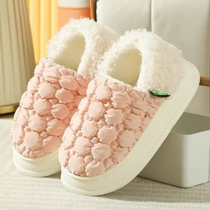 Chaussons d'intérieur chauds pour hommes et femmes en tissu d'hiver type <span class=keywords><strong>doudoune</strong></span> - Product Image 2