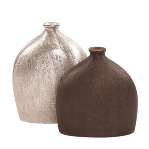 Jarrones de flores con textura de aluminio, Juego de 2 floreros decorativos para mesa de casa y sala de estar - Product Image 1