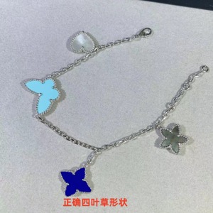 Nuevo y de Alta Calidad, Chapado en <span class=keywords><strong>Oro</strong></span> de 18K sobre Acero Inoxidable, Diseño Retro con Mariposa Azul de la Suerte, Trébol de Cuatro Hojas y Patrón de Planta, Unisex - Product Image 3