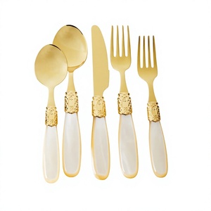 Services de couverts de luxe en or, 5 pièces, avec poignées en résine blanche, décoration de mariage, vaisselle de table, designs personnalisés - Product Image 1