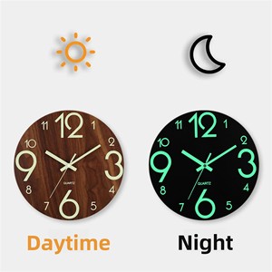 Horloge murale fluorescente en MDF de 8 pouces, design en bois, silencieuse, à quartz, fonctionnant à piles, avec chiffres lumineux - Product Image 2