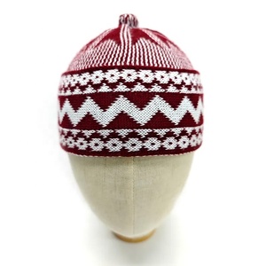 Chapeau de prière Kopiah en tricot à motifs rouge et blanc, couvre-chef en coton doux pour hommes musulmans, culte religieux - Product Image 2