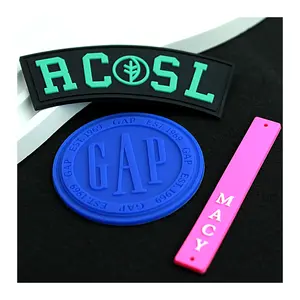 Toppe di plastica personalizzate in PVC per cucire lettere fai da te in rilievo distintivo di gomma per la promozione etichette in silicone morbido per indumento