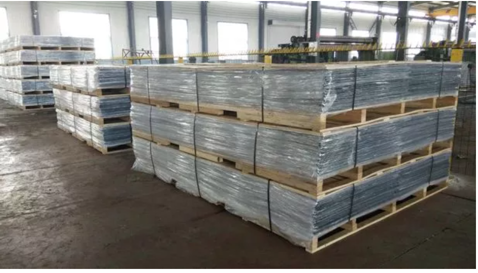 High Quality 50x200mm Screen Pvc Coated Professional V Folds 3d Welded Curved Wire Mesh Metal Panel Garden Fence