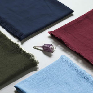 Serviettes en lin de qualité supérieure glamour Tissu en coton uni personnalisé de luxe pour les mariages et les repas Couleurs captivantes - Product Image 1