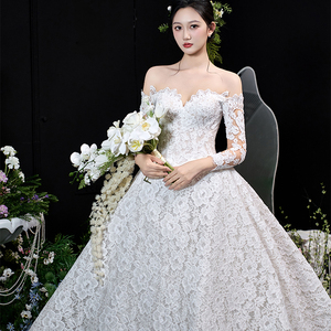 Abito da Sposa di Alta Qualità Elegante Vintage Francese in Pizzo Macramè Bianco con Taglio ad A di Lusso per la Sposa - Product Image 1