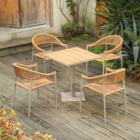 Ensemble table et chaises d'extérieur pour cour, résistant à l'eau et au soleil, idéal pour les cafés et salons de thé commerciaux, en rotin tressé