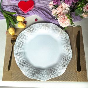 <span class=keywords><strong>Assiettes</strong></span> de présentation de luxe en plastique blanc <span class=keywords><strong>et</strong></span> or à bords ondulés irréguliers, rondes de 13 pouces, pour la décoration de table de mariage, fête, anniversaire, traiteur <span class=keywords><strong>et</strong></span> événements - Product Image 4