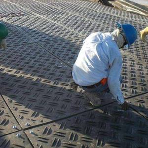 Alfombrillas de <span class=keywords><strong>Plástico</strong></span> HDPE de 4x8 Personalizadas de Fábrica para Obras de Construcción Temporales, Alfombrillas para Terrenos Pantanosos - Product Image 5