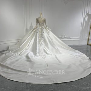 Robe de mariée Jancember XS225 exclusive, col en V, satin, perles et glands - Product Image 4