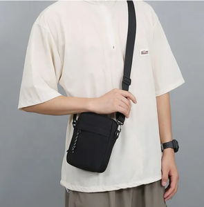 حقائب صغيرة متقاطعة مع الجسم متقاطعة مع حروف مخصصة حقائب يد للرجال والنساء - Product Image 6