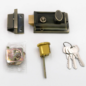 Fechadura de Porta Antiga de Bronze de Alta Segurança para Exteriores com Trinco Noturno, Feita de Liga de Zinco com Botão e Cilindro de Latão, Inclui Chaves - Product Image 3